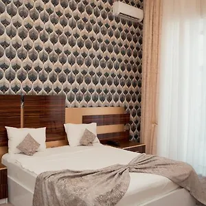 Dionis فندق